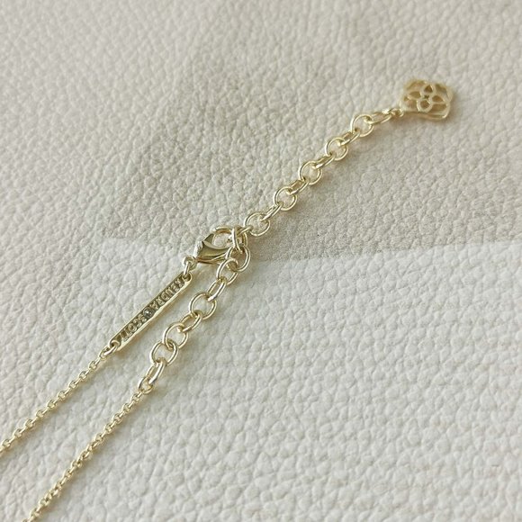 Kendra Scott Ari Heart Pendant Necklace | Magenta magnesite Gold - Picture 3 of 3